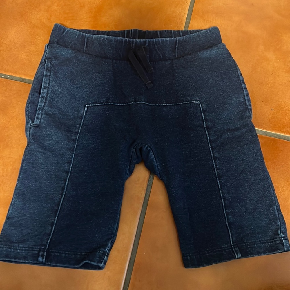 EUC ag sz 5 denim looking shorts - SO CUTE!